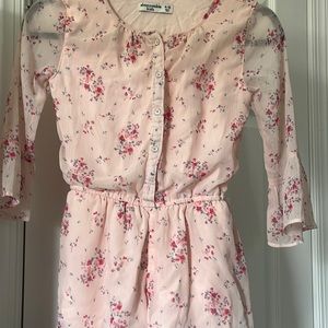 Girls romper, very cute and pink!